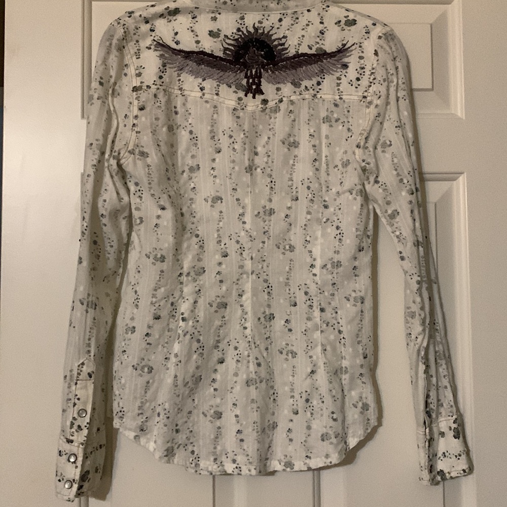 Cute white with flowers button down shirt great for spring and summer. - Picture 4 of 4